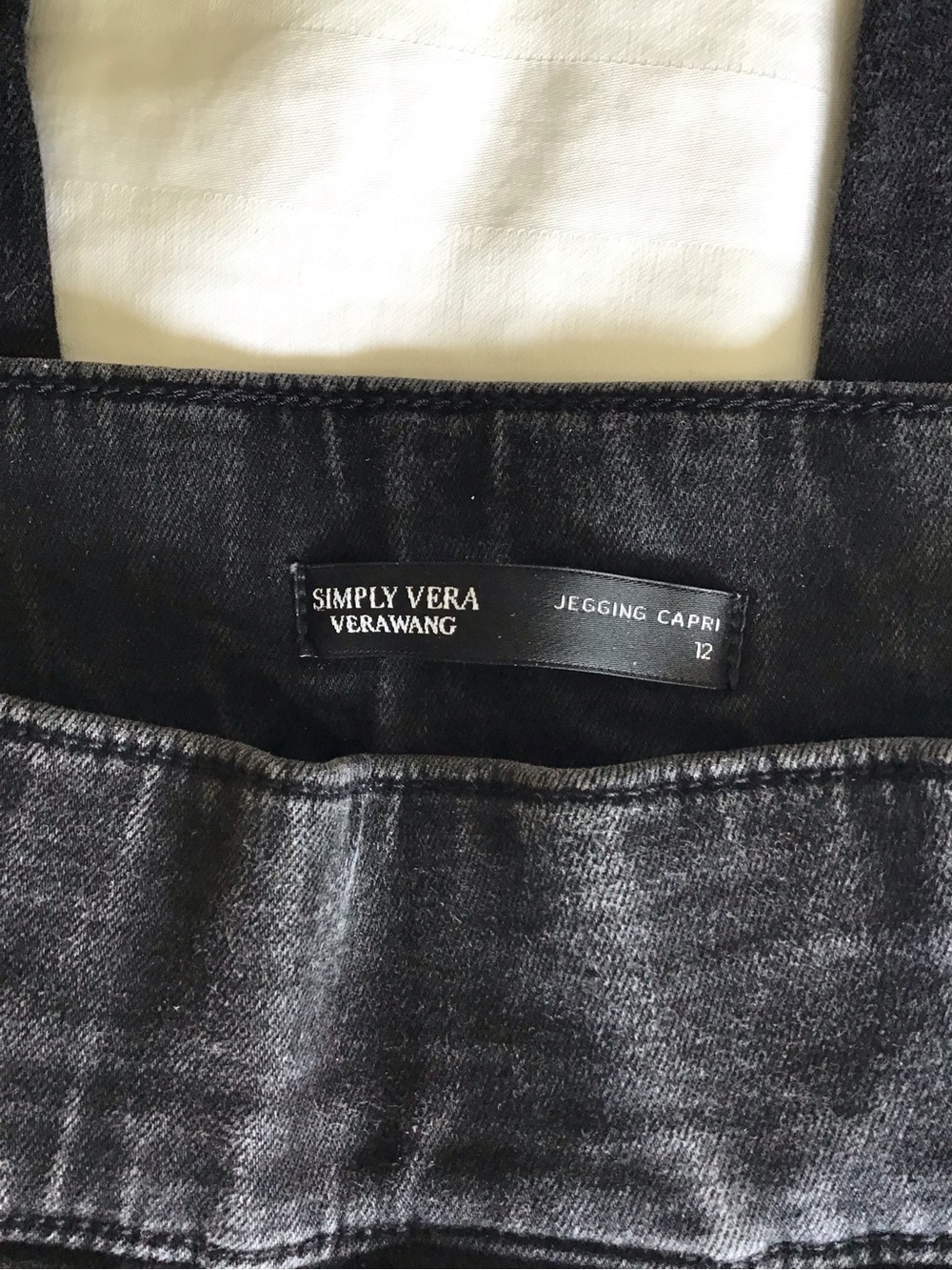 Simply Vera Vera Wang Dark Gray/Black Wash Jegging Capri
